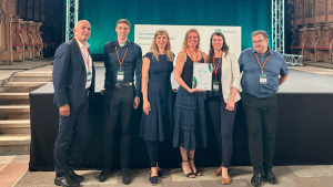 Prof. Schubert, Managing Director Dr. Stephanie Schubert and her team with the award